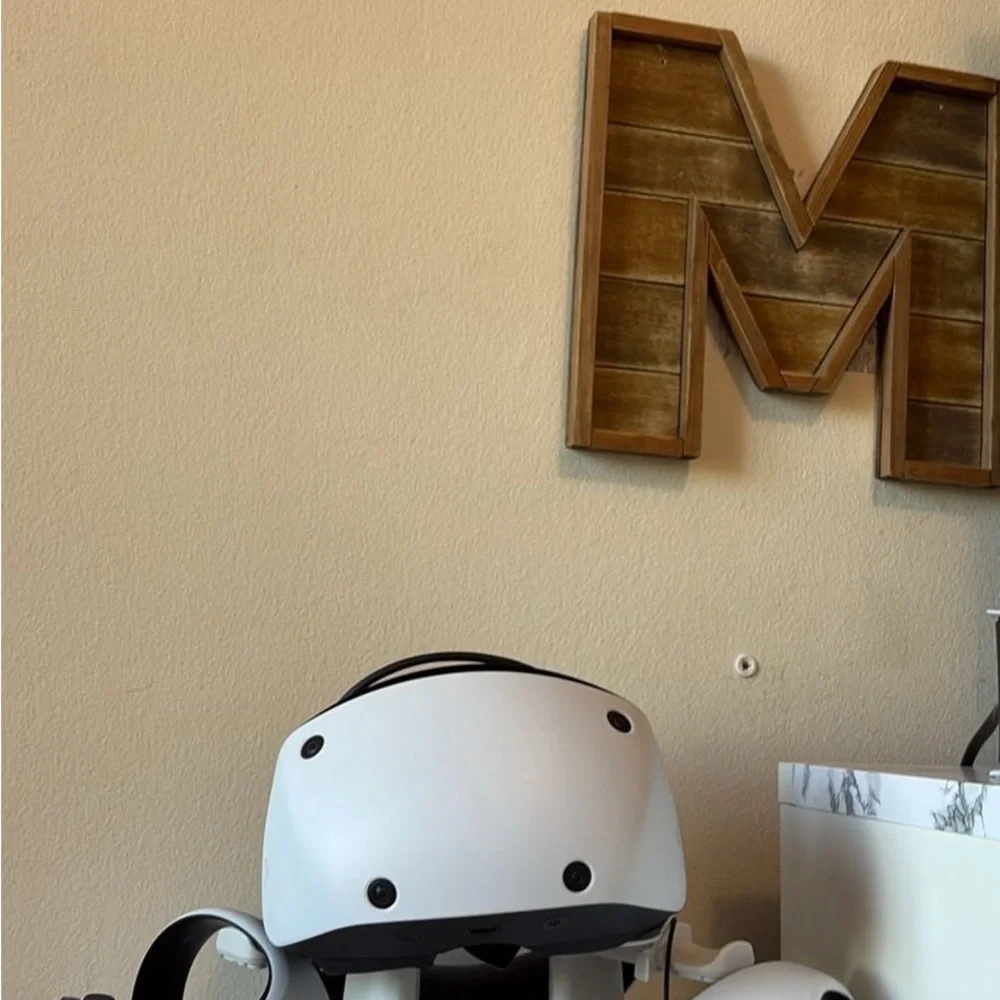 White VR Headset